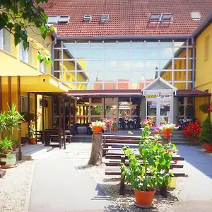  Hostel Botax